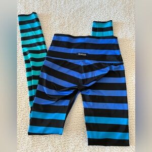 K-DEER Yoga Leggings - Blue and Black Stripes